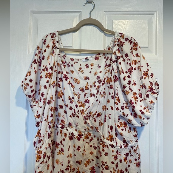 Penningtons Floral Wrap-Style Balloon Sleeve Blouse | 3X - Picture 4 of 7